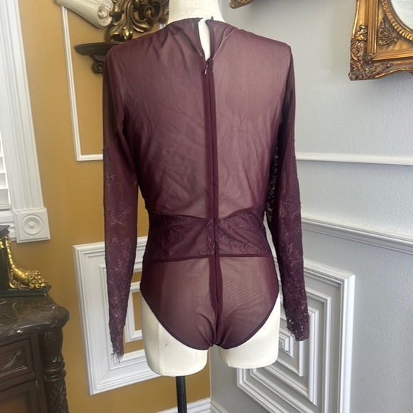 Elegant Lace Bodysuit in Deep Burgundy - Picture 9 of 16
